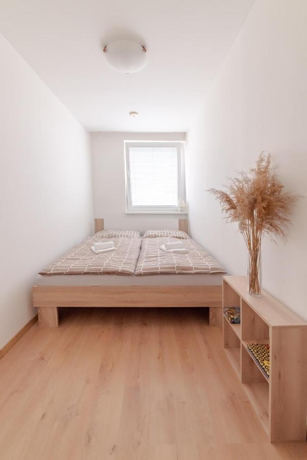 Strawberry Apartment Bratislava Exterior foto